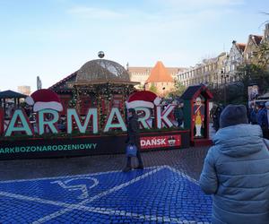 Jarmark Bożonarodzeniowy w Gdańsku. Gadający łoś i Wirujące Beczki czekają na odwiedzających