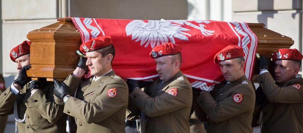 Przewiezienie trumien pary prezydenckiej