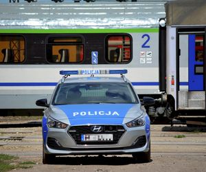 Śmierć na torach. 33-latek wtargnął pod pociąg! Utrudnienia w ruchu kolejowym