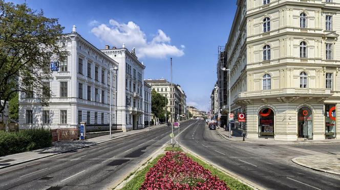 Rewolucja w Austrii.  Koniec z aluminiowymi znakami. Teraz będą drewniane!