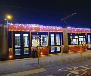 Po Bydgoszczy jeździ wyjątkowy tramwaj. Czuć w nim świąteczną atmosferę 