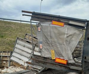 Wypadek w Elizówce koło Lublina. Kierowca został zakleszczony w pojeździe