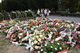 Rzeszowianie tłumnie przychodzą na grób Tadeusza Ferenca
