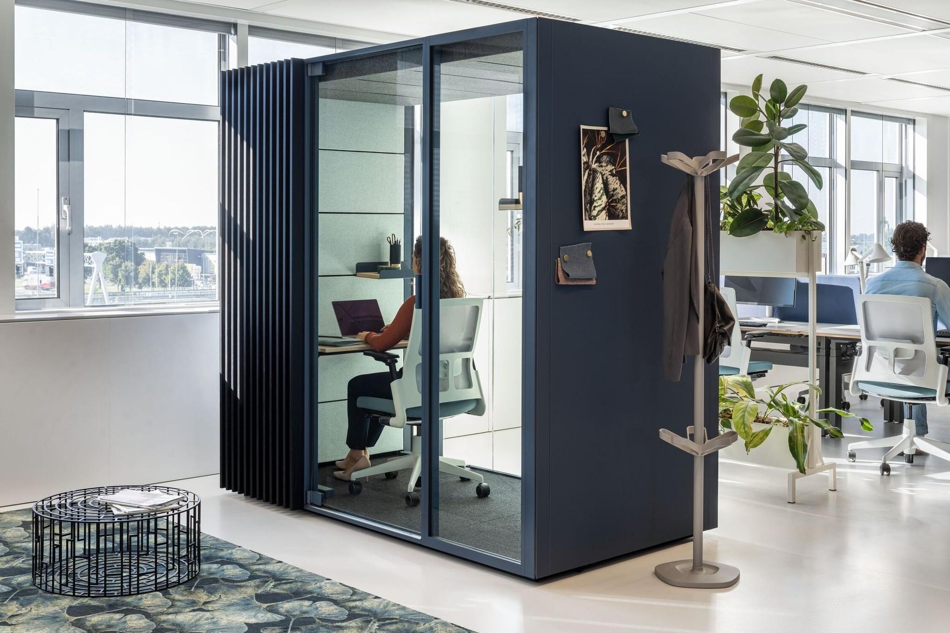 Meble i rozwiązania biurowe Ahrend