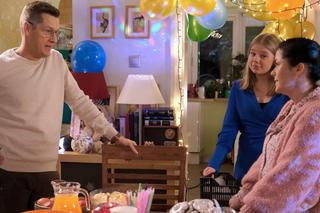 M jak miłość odc. 1794. Lenka (Olga Cybińska), Piotrek (Marcin Mroczek), Kinga (Katarzyna Cichopek)