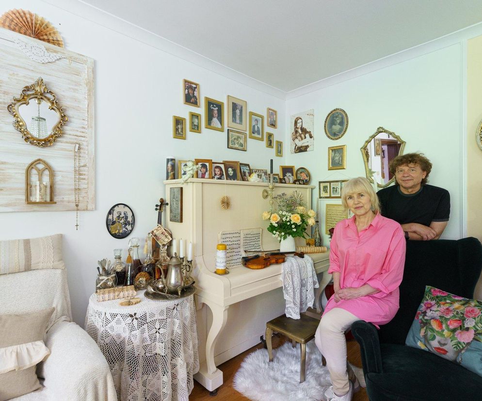 Dom Anity i Jerzego pod Częstochową – Anita i Jerzy w swoim salonie