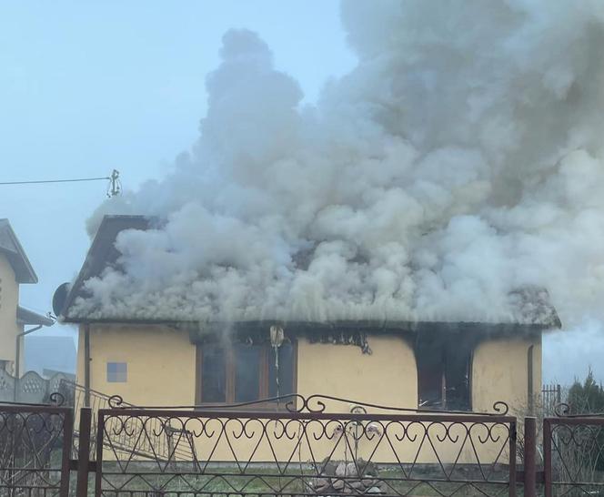 Pożar domu w Broku. Nie żyje dwóch mężczyzn