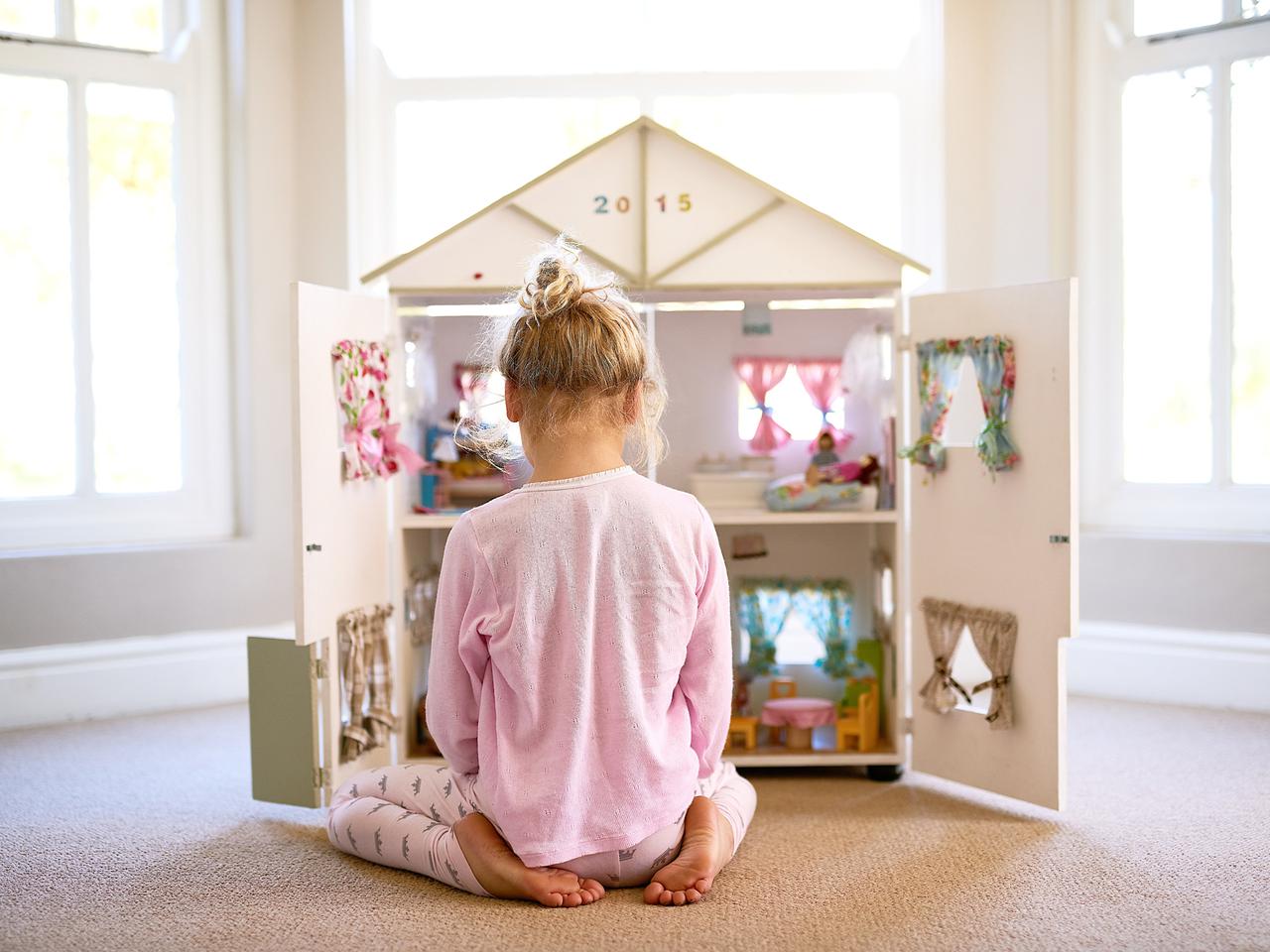 Kupujesz córce wyłącznie lalki? Zobacz, jaką krzywdę jej wyrządzasz