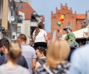   Tłumy na Starym Mieście w Olsztynie. Tak mieszkańcy świętowali Dzień Dziecka