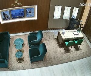 W 1,5 minuty zrabowali zegarki warte 2 miliony. Nagranie z zuchwałego skoku na jubilera w Galerii Mokotów