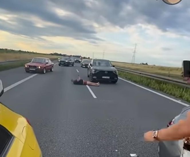 Kierowca mercedesa terroryzuje innych kierowców na autostradzie A4