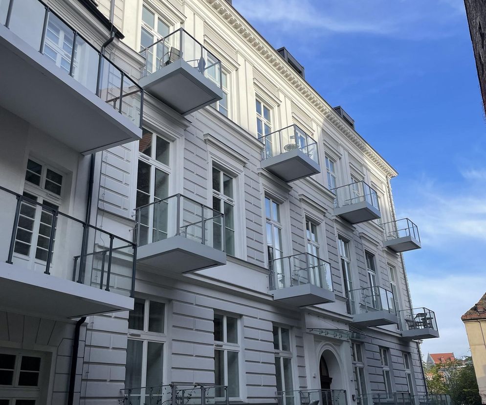 Remont i przebudowa budynku w dawnym kompleksie szpitalnym im. Babińskiego na budynek mieszkalno-usługowy B4 przy pl. Jana Pawła II 8 we Wrocławiu.