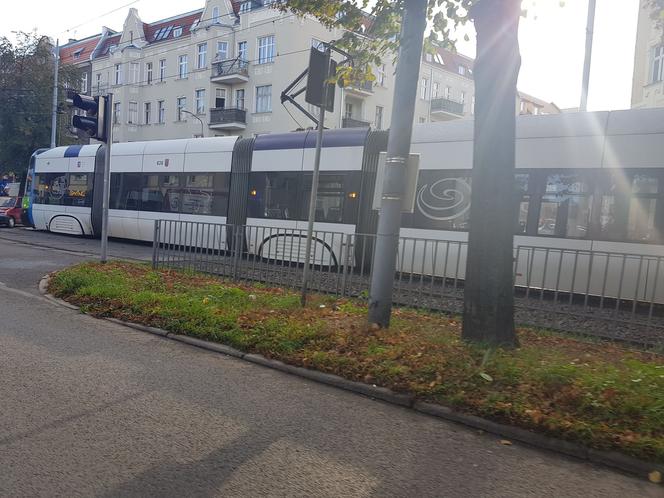 Zderzenie samochodu i tramwaju na ul. Krzywoustego