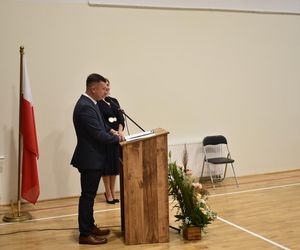 Zespół Szkolno-Przedszkolny w Hołubli oficjalnie wzbogacił się o nową i bardzo nowoczesną część budynku w środę 30 października 2024 roku.