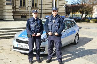 Małopolska: Tego jeszcze nie było. Policjanci dostali kamerki na mundury [ZDJĘCIA]