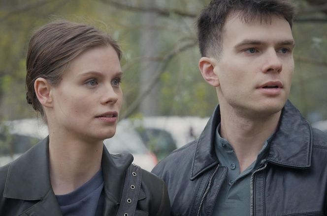 M jak miłość, odcinek 1875. Majka (Matylda Giegżno), jej chłopak Tomasz (Chris Cugowski)