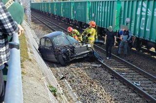 Groźny wypadek w Częstochowie. Pociąg zderzył się z samochodem osobowym