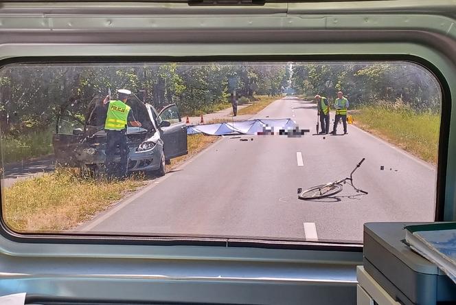 Tragedia na drodze koło Leszna. Samochód uderzył w rowerzystę