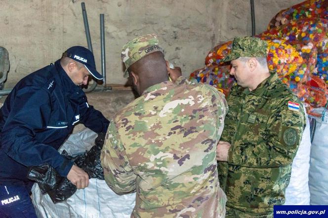 W akcję zbiórki nakrętek dla Poli włączyli się żołnierze wojsk NATO