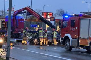Totalnie roztrzaskał sportowego mustanga. Potworne dachowanie na Radzymińskiej