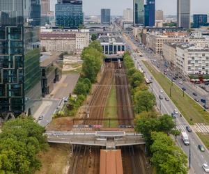 Koniec marzeń o szybkich remontach PKP w Warszawie. Zimny prysznic to mało powiedziane