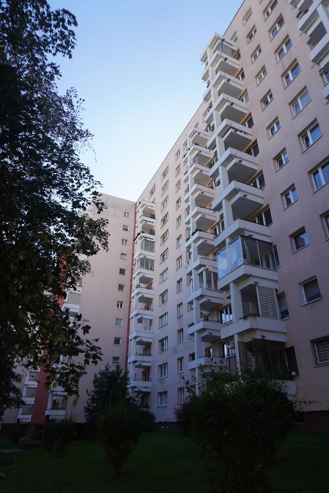 Blok przy ul. Sonaty 6 na Mokotowie, w którym żył Beksiński