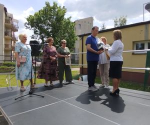 Przez lata ŚDS w Siedlcach działał w dwóch lokalizacjach, teraz już oficjalnie funkcjonuje w jednym miejscu, w budynkach dostosowanych do potrzeb osób z niepełnosprawnościami. 