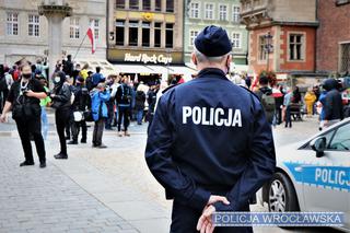 Manifestacje antycovidowców we Wrocławiu i Lubinie