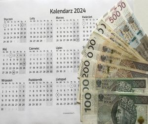 Te osoby dostaną w lutym dodatkowe pieniądze. Wszystko przez specyficzny układ kalendarza