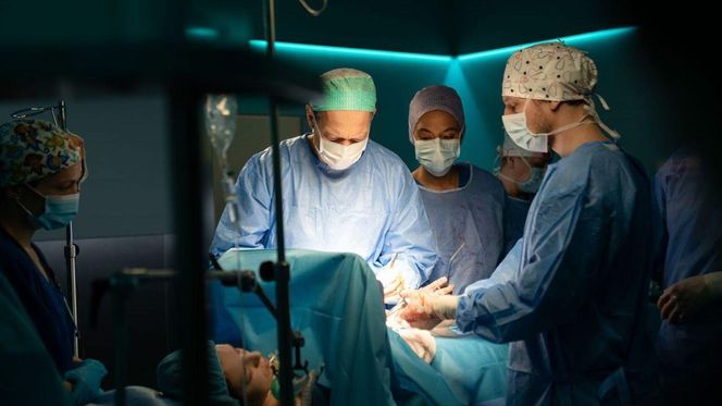 Na dobre i na złe odc. 959 finał sezonu. Andrzej Falkowicz (Michał Żebrowski), Maria Malewicz (Sylwia Achu), Jakub Dobry (Mateusz Kmiecik)