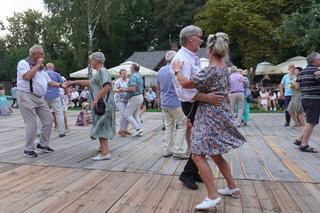 „Tańcowali” na parkiecie w Muzeum Wsi Lubelskiej aż miło było patrzeć! FOTORELACJA z sobotniej potańcówki