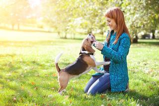 Naukowcy: Psy lepiej reagują na głos kobiety