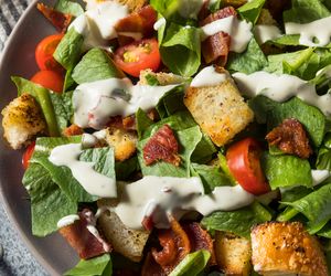 Chrupiąca sałatka bez majonezu: przepis podpatrzony w restauracji