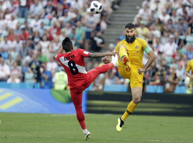 Christian Cueva i Mile Jedinak