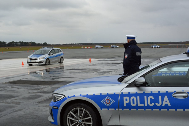 Policjanci z Opola driftowali i ślizgali się w najlepsze. Wszystko w słusznym celu