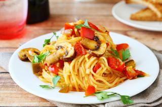 Fantastyczne spaghetti z warzywami i grzybami - szybki i tani jesienny obiad
