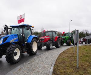 Protest rolników z 20 lutego. Blokada drogi obok Białegostoku