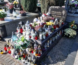 Grób Edwarda Gierka w Sosnowcu tonie w kwiatach na Wszystkich Świętych