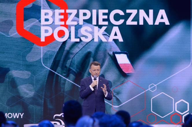 Biuro ministra Błaszczaka zdewastowane. Atak kamieniami w Legionowie