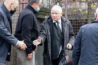 Naczelnik założył maskę