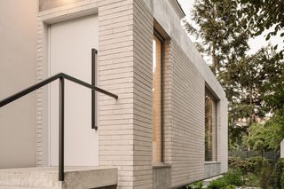 Przebudowa bliźniaka z PRL-u w Warszawie