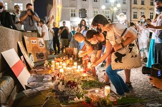 Manifestacja Białorusinów na rynku w Krakowie. Precz z Łukaszenką!