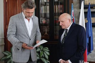 Kalisz. Najstarszy maturzysta w Polsce nie zdał matury. Pan Józef i tak został wyróżniony przez prezydenta Kalisza [ZDJĘCIA]