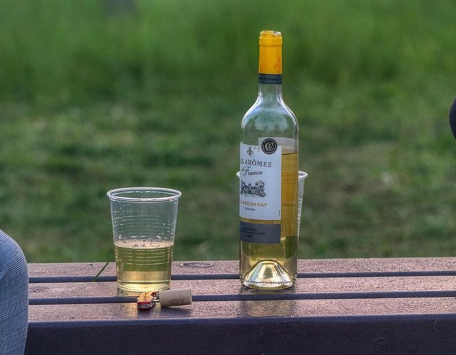 Coraz młodsi sięgają po alkohol