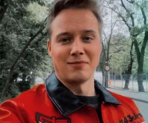 	M jak miłość nowy sezon po wakacjach 2025. Dominik Walat (Bartosz Surówka) na planie