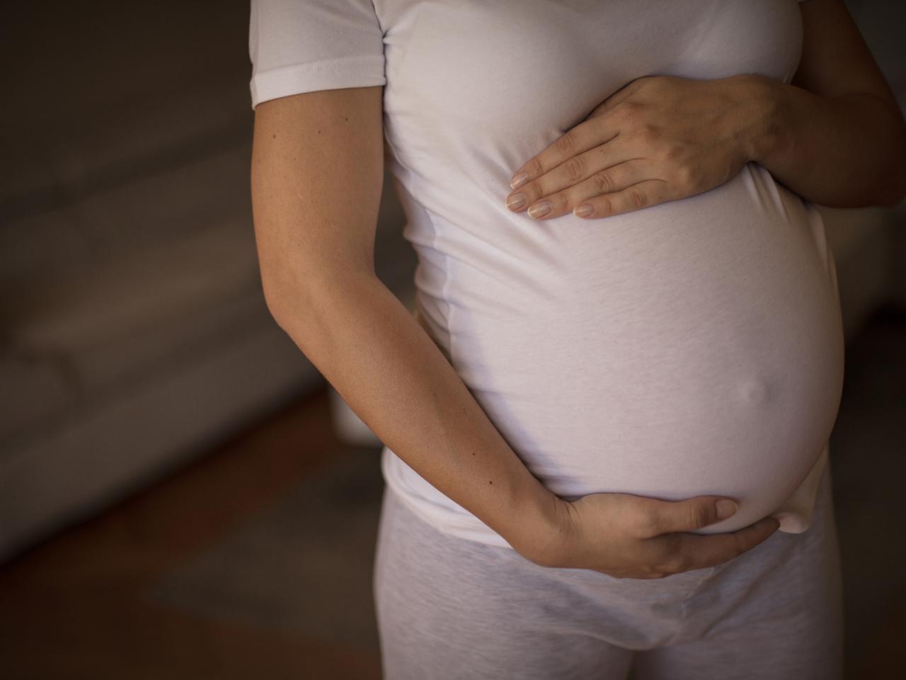 Wody płodowe są niezbędne dla płodu. Wedziałaś, że można je uzupełniać?