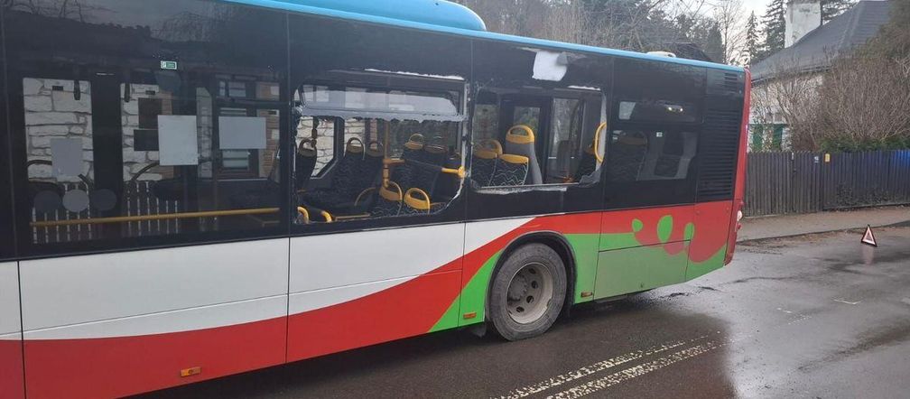 Województwo lubelskie. Przewoził gałęzie. Rozbił szyby w autobusie