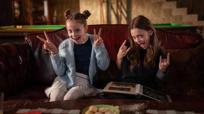 Rodzinka.pl 17 sezon odcinek 299 (odc. 12). Maja (Emma Pokromska), Dianka (Wiktoria Basik)