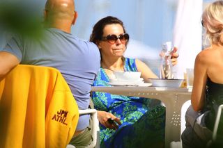 Renata Dancewicz kurzy na plaży