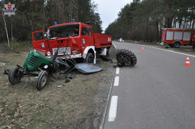 Tragiczny wypadek w Białej Podlaskiej. Wóz strażacki zderzył się z traktorem